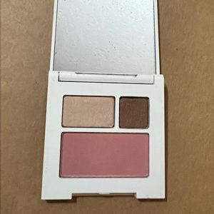 Clinique eyeshadow and blush palette